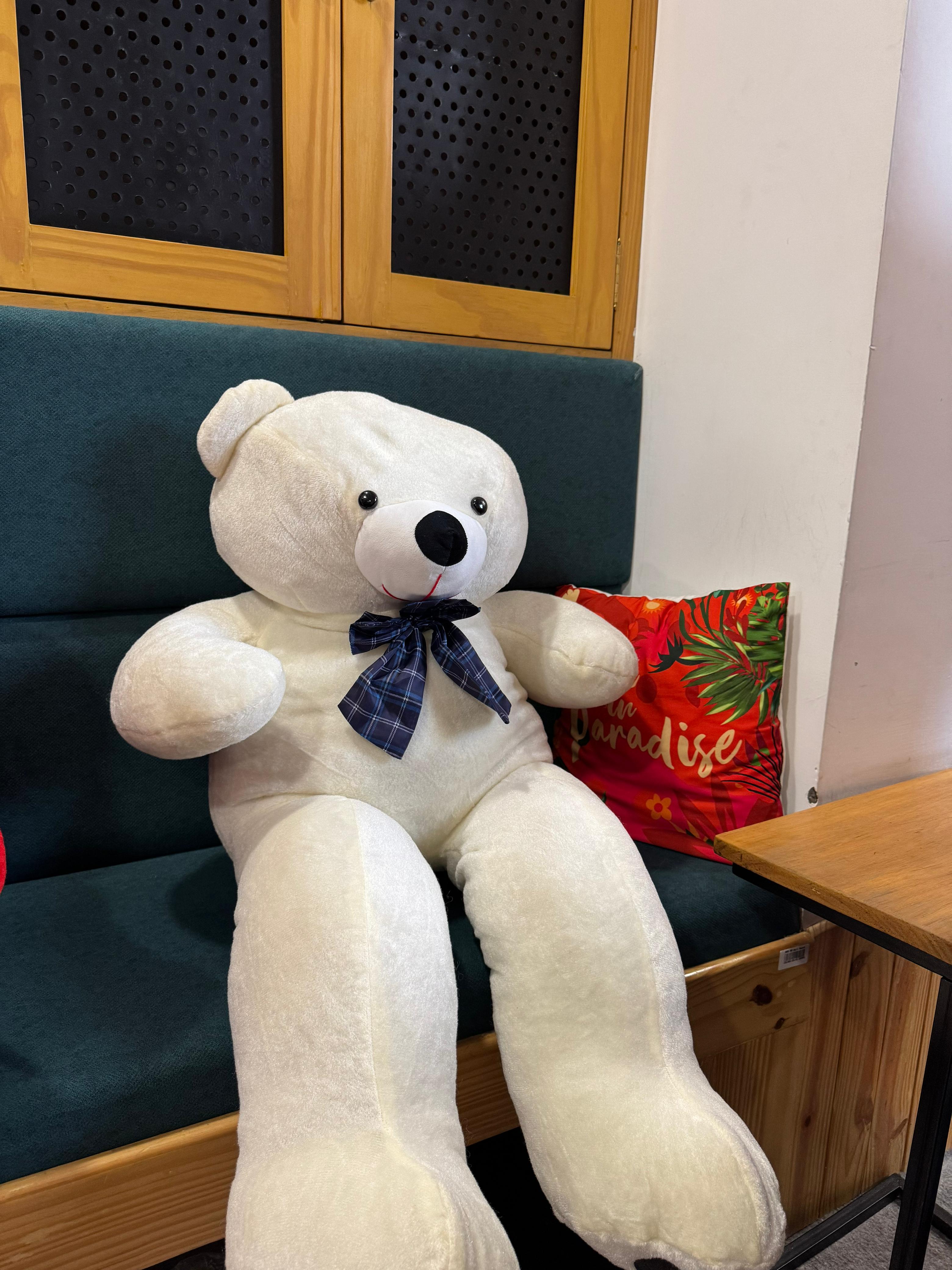 The Winter Charm Bear (3.6 ft)